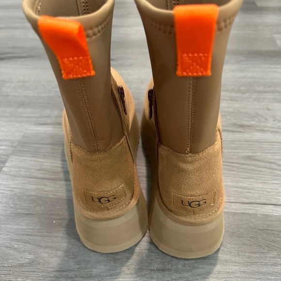 UGG Tan Platform Boots - Picture 5 of 7